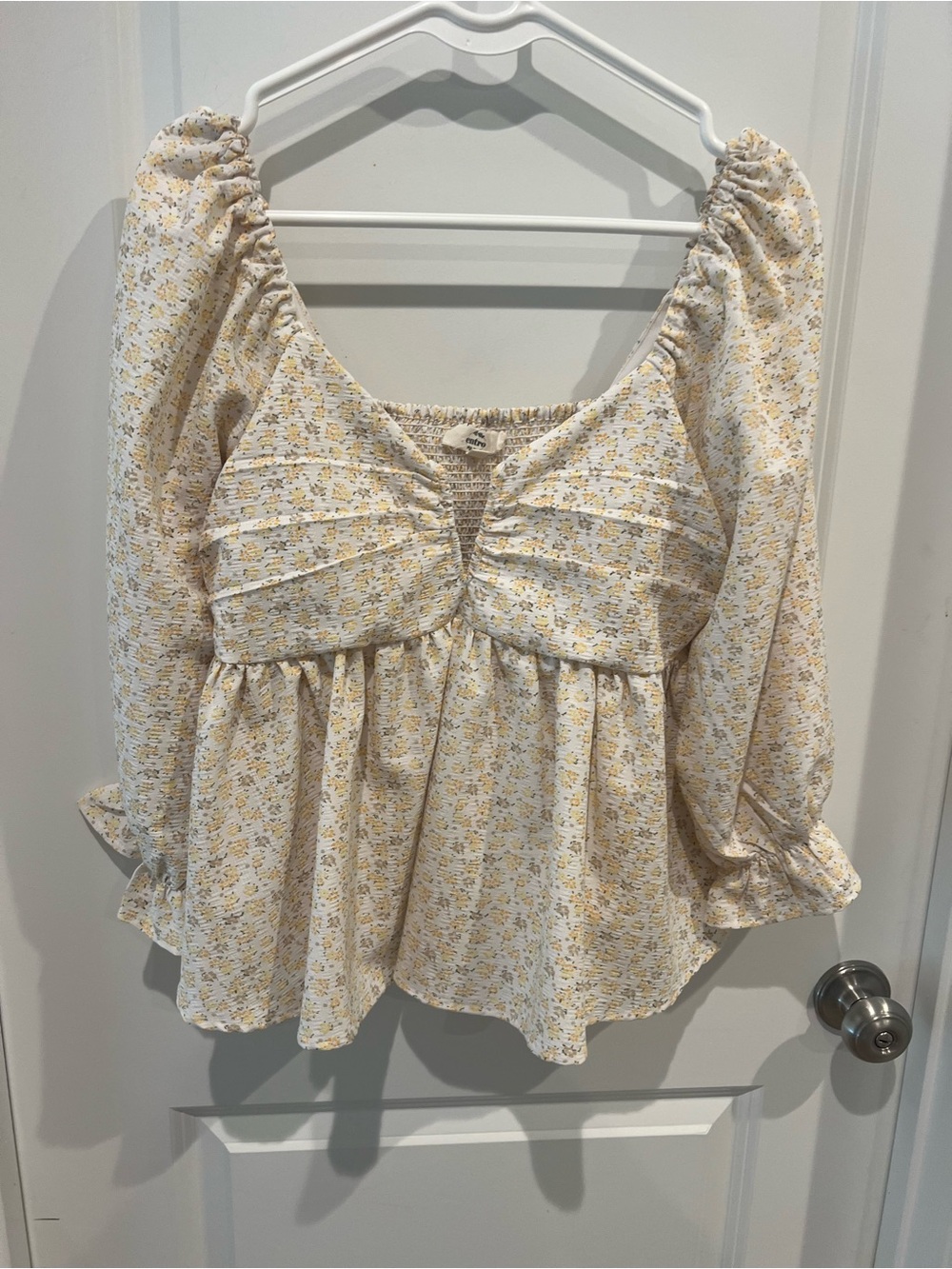 entro Yellow Floral Puff Sleeve Peasant Blouse